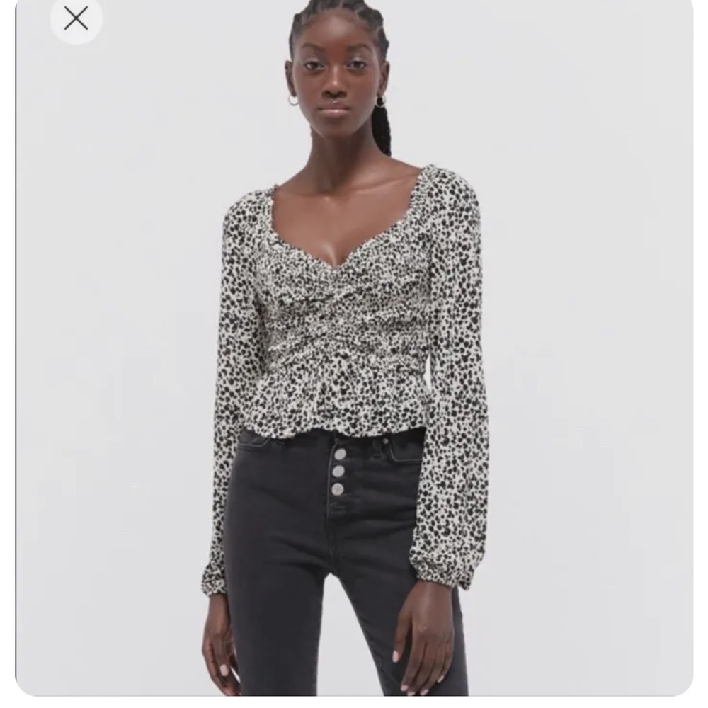 URBAN OUTFITTERS | Shaina Leopard Print Ruched Long Sleeve Crop Top, size large - Picture 2 of 7